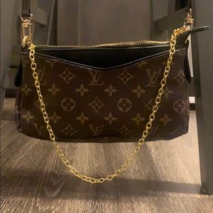 Crossbody leather handbag